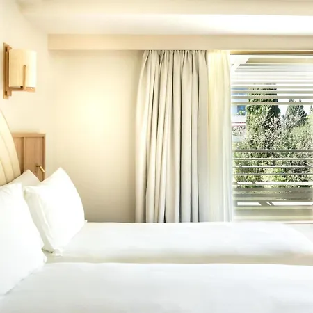 Ventura Saint-tropez, Tapestry Collection By Hilton Saint-Tropez