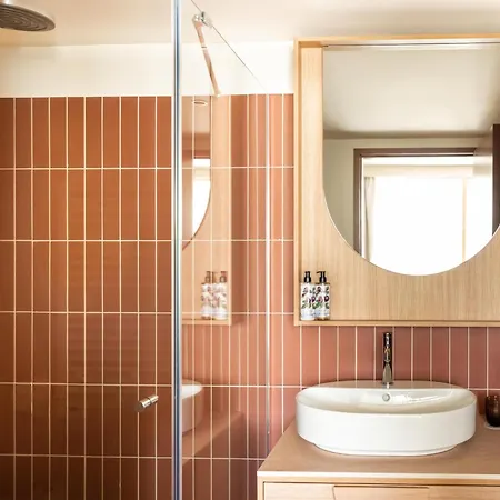 Hotell Ventura Saint-tropez, Tapestry Collection By Hilton