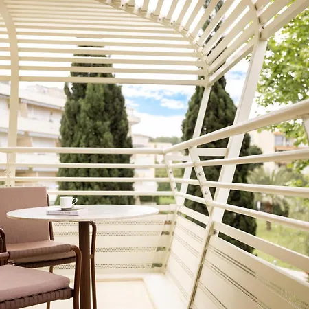 Hotel Ventura Saint-tropez, Tapestry Collection By Hilton